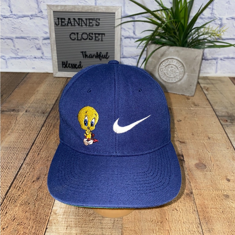 VINTAGE SNAPBACK HKAP TWEETY  EMBROIDERED LOGO EARLY 90S